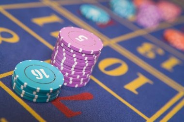 Mega Wheel session during evening peak hours with multiple active tables